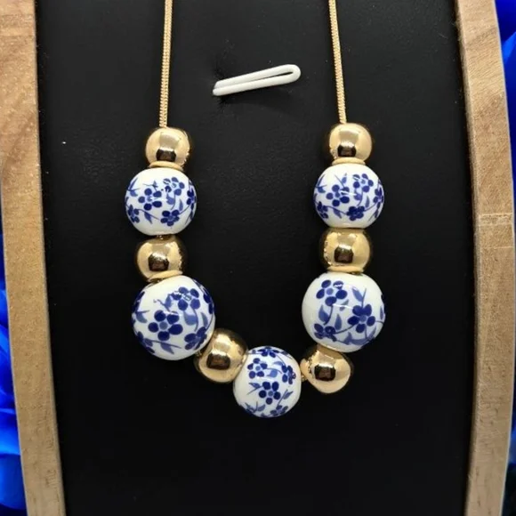Blue Floral Porcelain Beaded Necklace Vintage Style Women’s Jewelry NWT Feminine - Picture 3 of 8